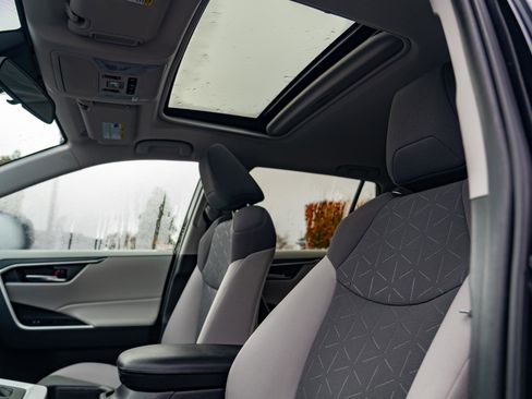 Used 2020 Toyota RAV4 XLE image 15