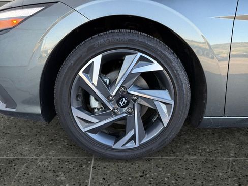 Used 2025 Hyundai Elantra SEL FWD image 21