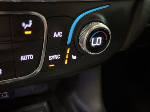 Used 2023 Chevrolet Traverse RS image 36