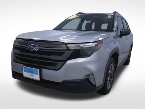 Used 2025 Subaru Forester Premium AWD/4WD image 3