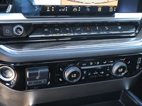 Used 2024 Chevrolet Silverado 1500 LT Trail Boss w/ LT Trail Boss Premium Package image 17