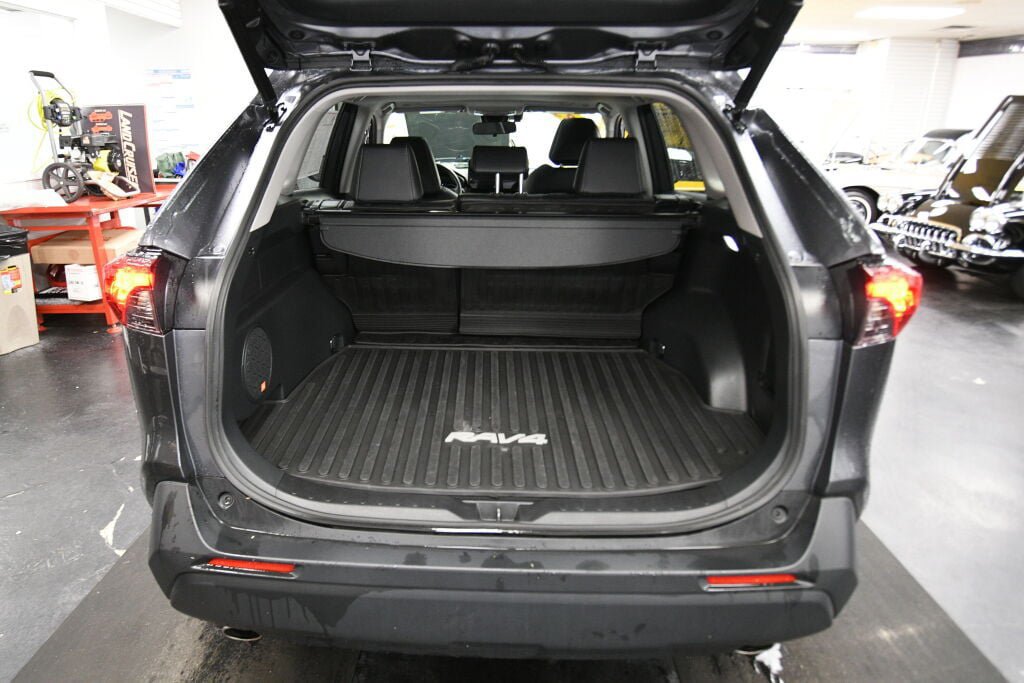 Used 2023 Toyota RAV4 XLE Premium AWD/4WD image 23