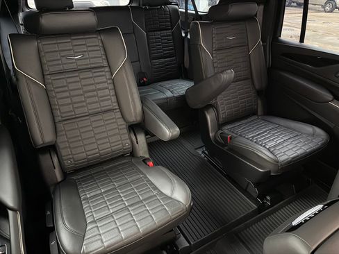 Used 2024 Cadillac Escalade ESV V w/ Heavy-Duty Trailer Package AWD/4WD image 22
