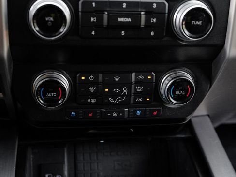 Used 2021 Ford F250 Platinum w/ FX4 Off-Road Package AWD/4WD image 28