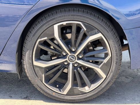 Used 2024 Nissan Altima 2.5 SR FWD image 3