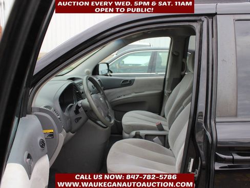 Used 2008 Kia Sedona LX image 7