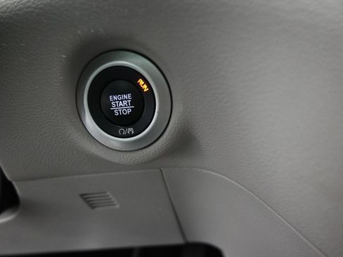 Used 2022 Chrysler Pacifica Touring-L FWD image 23