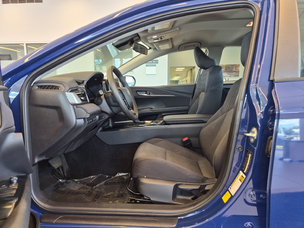 Used 2025 Toyota Camry LE FWD image 15