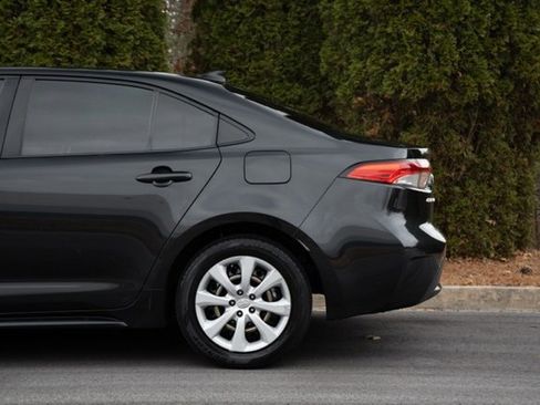 Used 2022 Toyota Corolla LE image 6