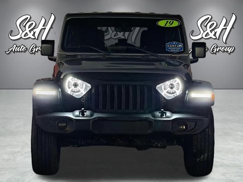 Used 2019 Jeep Wrangler Unlimited Sahara AWD/4WD image 20