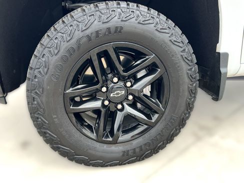 Certified 2025 Chevrolet Silverado 1500 Custom Trail Boss image 11