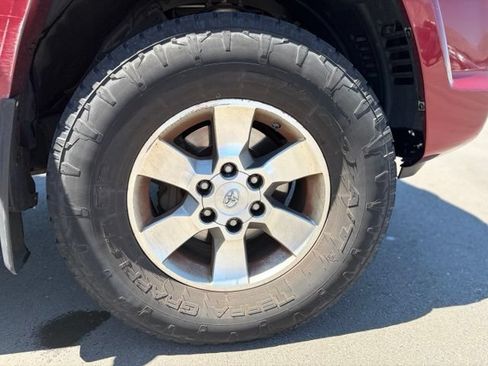 Used 2012 Toyota 4Runner SR5 AWD/4WD image 9