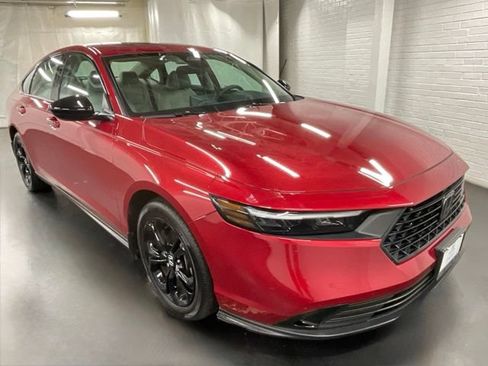 Certified 2025 Honda Accord SE image 7