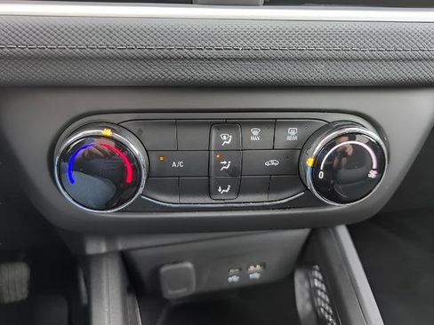Used 2025 Chevrolet TrailBlazer LS w/ LS Convenience Package FWD image 13