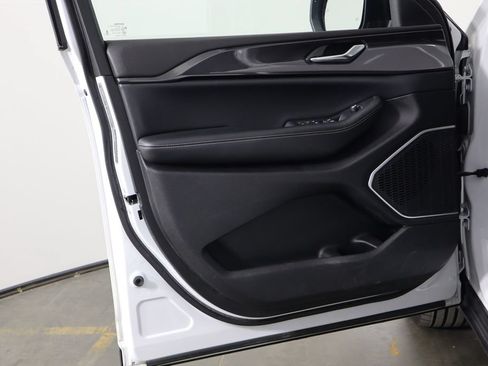 Used 2022 Jeep Grand Cherokee L Laredo w/ Luxury Tech Group I AWD/4WD image 19