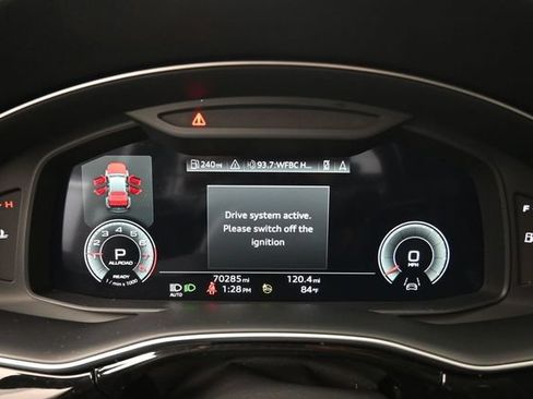 Used 2023 Audi Q8 Prestige AWD/4WD image 9