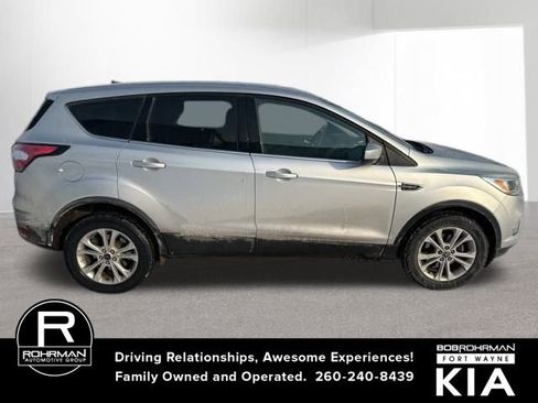 Used 2017 Ford Escape SE image 6