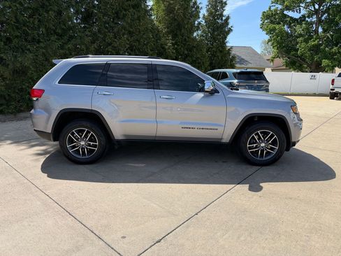 Used 2017 Jeep Grand Cherokee Limited w/ Luxury Group II AWD/4WD image 31
