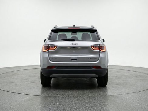 Used 2025 Jeep Compass Limited AWD/4WD image 7