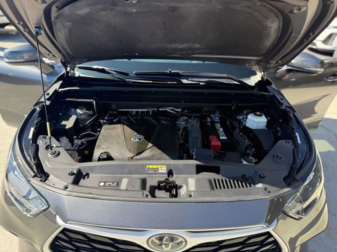 Used 2020 Toyota Highlander XLE image 34