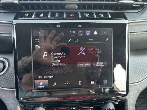 Used 2023 Jeep Grand Cherokee Laredo AWD/4WD image 22