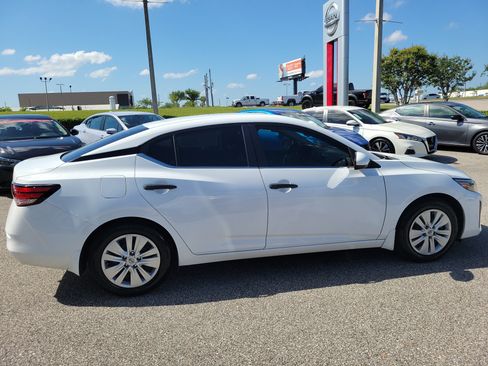 Certified 2025 Nissan Sentra S FWD image 9