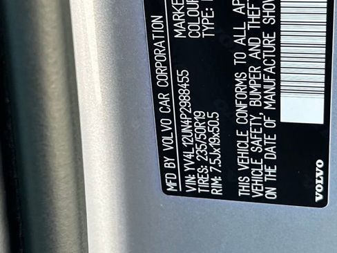 Used 2023 Volvo XC40 B5 Plus w/ Protection Package Premier image 36