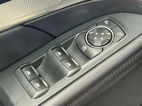 Used 2018 Ford Explorer XLT w/ Equipment Group 202A FWD image 18
