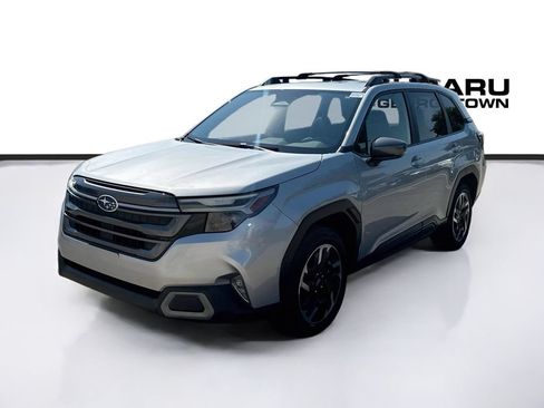 Used 2025 Subaru Forester Limited AWD/4WD image 3