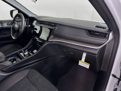 New 2026 Jeep Grand Cherokee L 4WD image 39