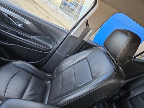 Used 2024 GMC Terrain SLT image 21