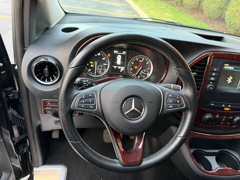 Used 2021 Mercedes-Benz Metris Passenger image 21