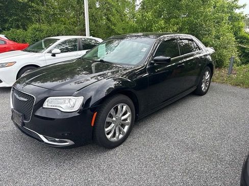Used 2017 Chrysler 300 Limited w/ Value Package AWD/4WD image 10