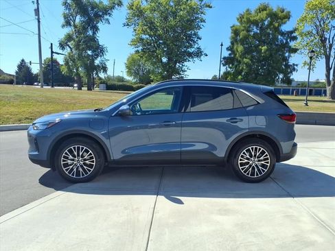 Used 2023 Ford Escape SE image 4