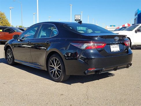 Used 2024 Toyota Camry SE image 7