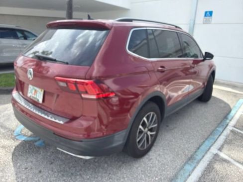 Used 2019 Volkswagen Tiguan SE w/ Panoramic Sunroof Package FWD image 2