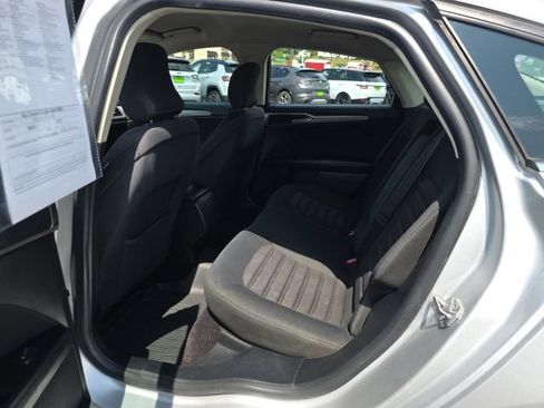 Used 2017 Ford Fusion SE FWD image 25