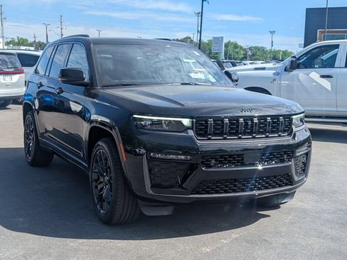 Certified 2026 Jeep Grand Cherokee Summit AWD/4WD image 2