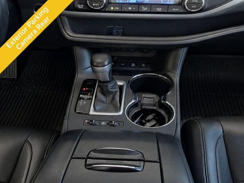 Used 2017 Toyota Highlander Limited Platinum AWD/4WD image 13