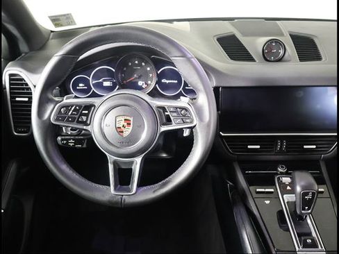 Used 2020 Porsche Cayenne AWD/4WD image 8