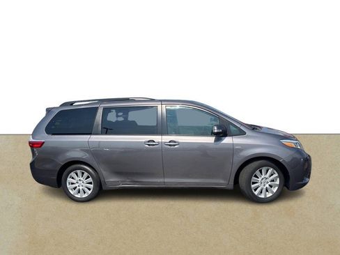 Used 2017 Toyota Sienna Limited Premium AWD/4WD image 2