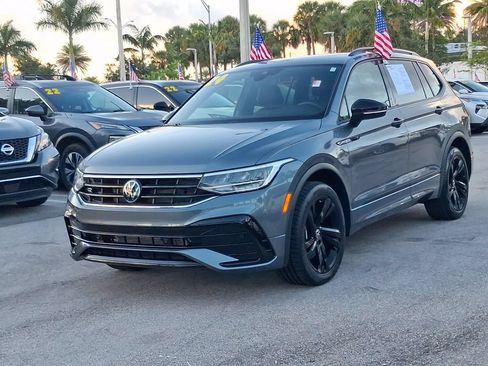 Used 2024 Volkswagen Tiguan SE R-Line FWD image 3