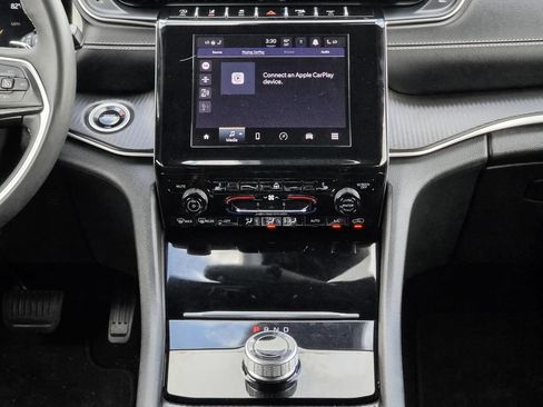 Used 2024 Jeep Grand Cherokee Altitude RWD image 14