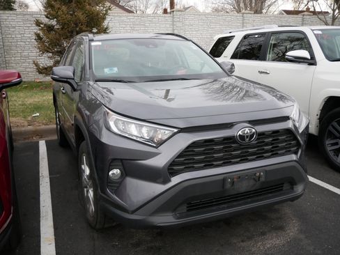 Used 2021 Toyota RAV4 XLE Premium image 3