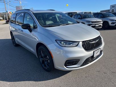 New 2026 Chrysler Pacifica Limited