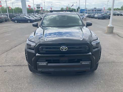 Used 2025 Toyota 4Runner SR5 image 3