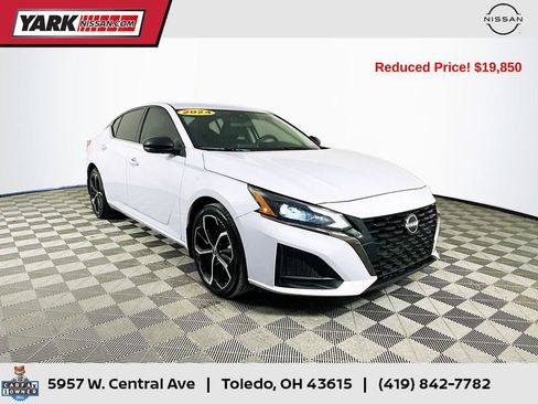 Used 2024 Nissan Altima 2.5 SR image 1