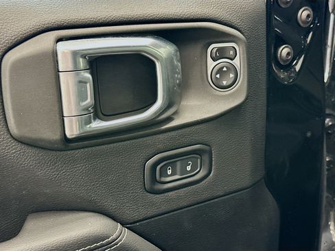 Used 2023 Jeep Wrangler Unlimited Sahara w/ Cold Weather Group AWD/4WD image 15