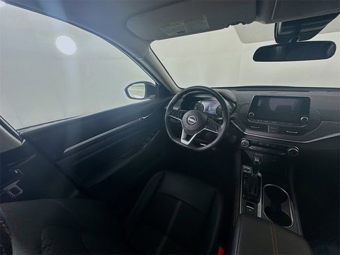 Used 2025 Nissan Altima 2.5 SR image 9