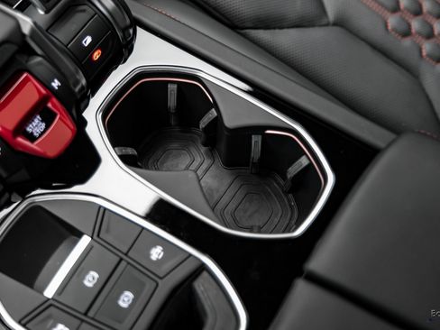 Used 2025 Lamborghini Urus SE AWD/4WD image 68